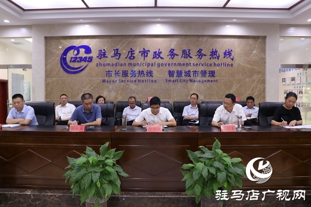 市委常委、常務副市長金冬江現(xiàn)場接聽“12345”熱線