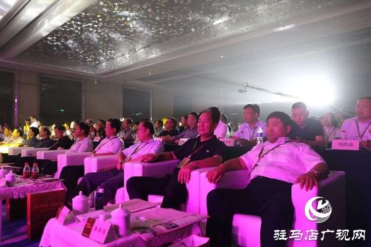 “豫酒振興·駐酒前行”高質量發(fā)展峰會暨蔡洪坊品牌戰(zhàn)略發(fā)布會隆重舉辦