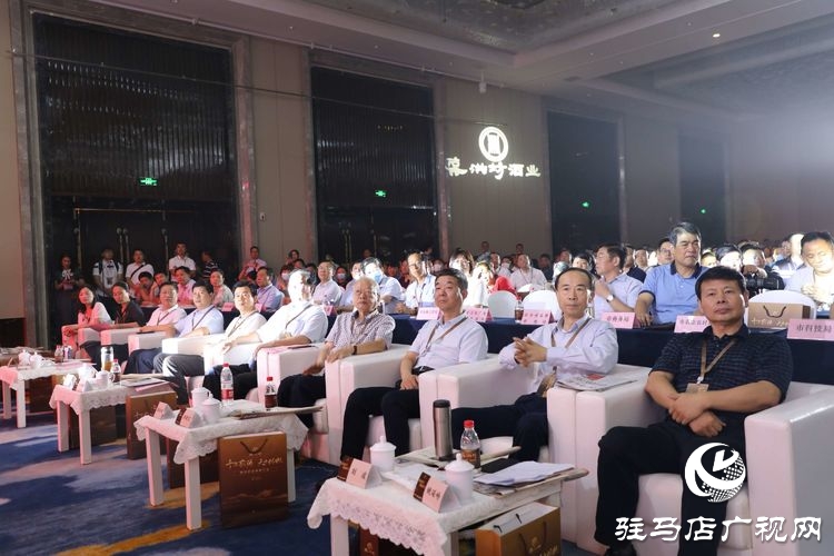 “豫酒振興·駐酒前行”高質量發(fā)展峰會暨蔡洪坊品牌戰(zhàn)略發(fā)布會隆重舉辦