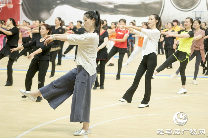 走基層送健康 健身帶來樂與美:河南省全民健身志愿服務(wù)系列活動(dòng)在駐馬店啟動(dòng)