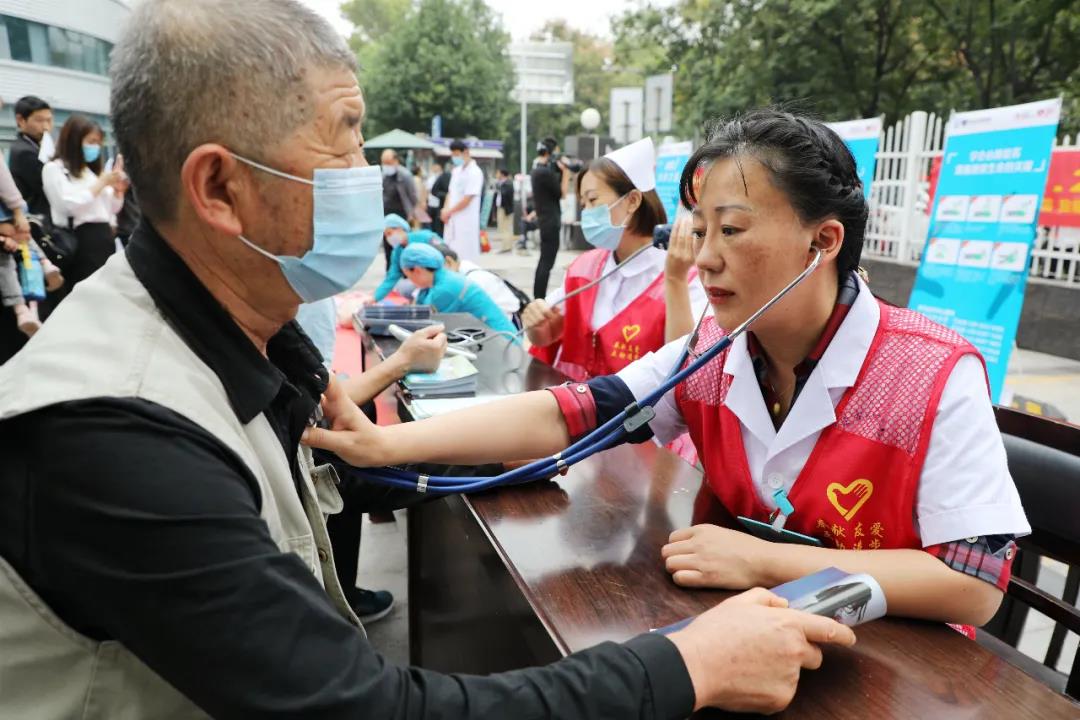 駐馬店市中心醫(yī)院開(kāi)展“9.29世界心臟日”義診活動(dòng)