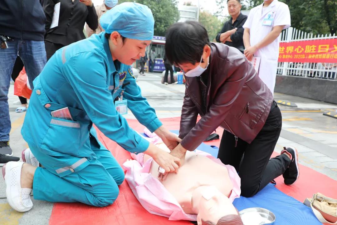 駐馬店市中心醫(yī)院開(kāi)展“9.29世界心臟日”義診活動(dòng)