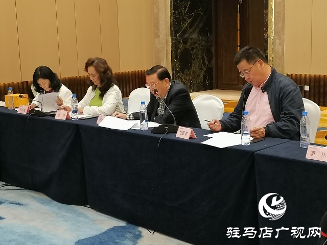 “科教影視論壇”讓2020中國農民豐收節(jié)——第三屆中國農民電影節(jié)“增收