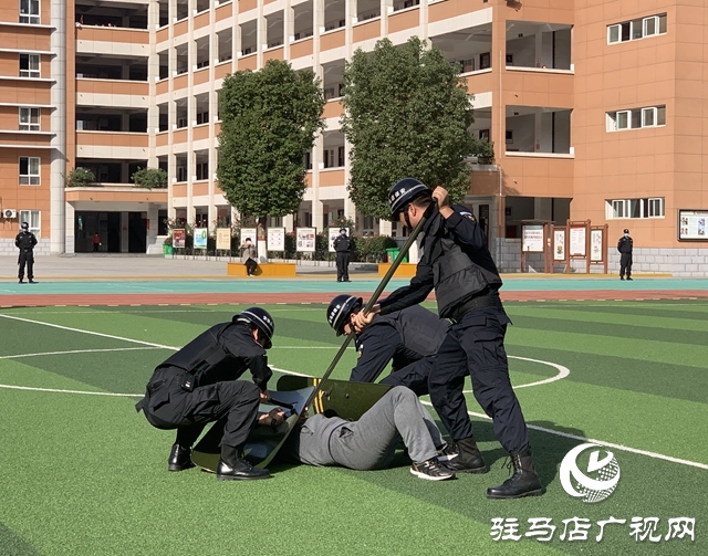 駐馬店市直學校舉行安保隊伍業(yè)務技能匯報表演活動
