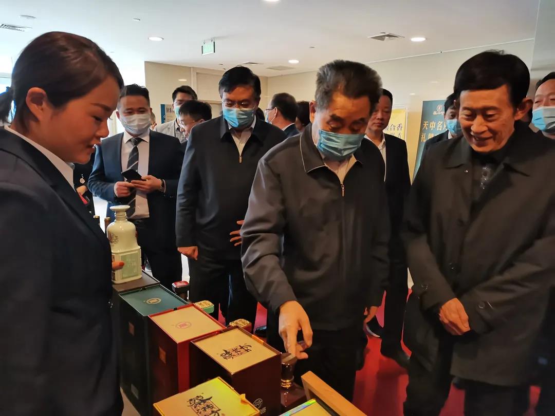 醉美豫酒！蔡洪坊酒業(yè)攜戰(zhàn)略新品手釀大師亮相三門(mén)峽