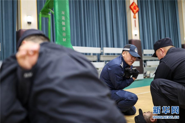 青海:警務(wù)實(shí)戰(zhàn)送教西寧監(jiān)獄干警