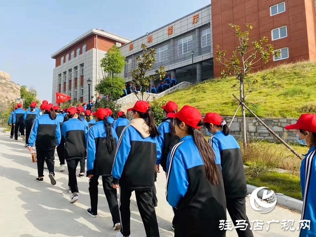 駐馬店第十八中學(xué)開展“傳承紅色基因，做新時(shí)代好少年”主題實(shí)踐活動(dòng)