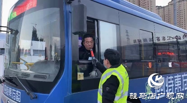 嚴把安全關，市公交公司對駕駛員上崗前進行酒精測試