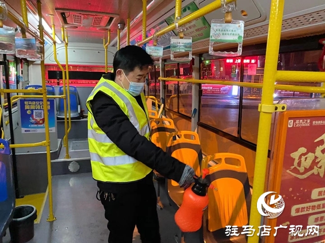 嚴把安全關，市公交公司對駕駛員上崗前進行酒精測試