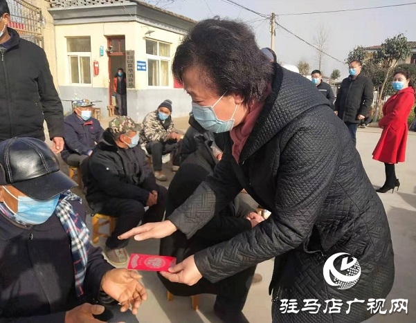 汝南縣政協(xié)慰問(wèn)組到三橋鎮(zhèn)敬老院開展“送溫暖、獻(xiàn)愛心”活動(dòng)