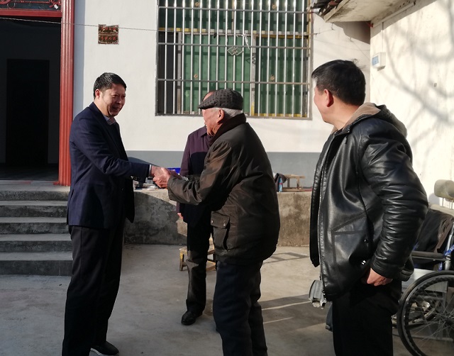 馮全敬副縣長(zhǎng)走訪慰問(wèn)老黨員、優(yōu)撫對(duì)象、困難群眾