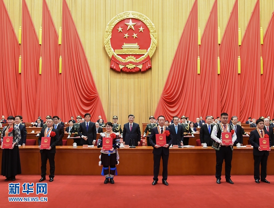 全國脫貧攻堅總結(jié)表彰大會在京隆重舉行 習(xí)近平向全國脫貧攻堅楷模榮譽稱號獲得者等頒獎并發(fā)表重要講話