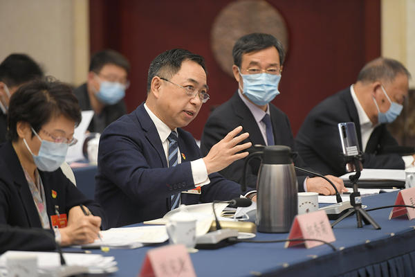 河南代表團(tuán)審議“兩高”報(bào)告、關(guān)于政府工作報(bào)告等四個(gè)決議草案