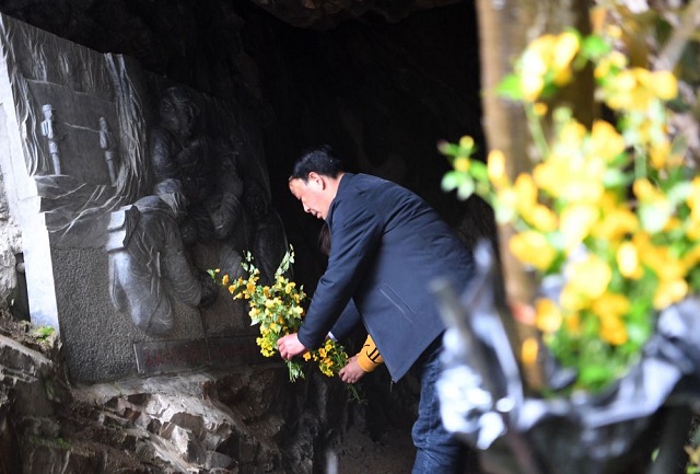 新華全媒+丨金剛臺(tái)上“金剛俠”：舍女護(hù)戰(zhàn)友 她卻是十幾個(gè)遺孤的“媽媽”