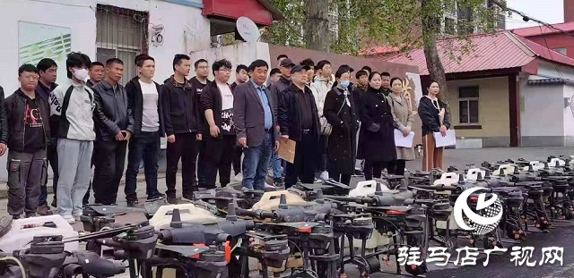 汝南縣古塔街道辦事處進(jìn)行小麥病蟲害無人機(jī)統(tǒng)防統(tǒng)治