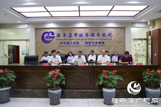 市人大代表、政協(xié)委員接聽12345政務(wù)服務(wù)便民熱線 傾聽民情民意