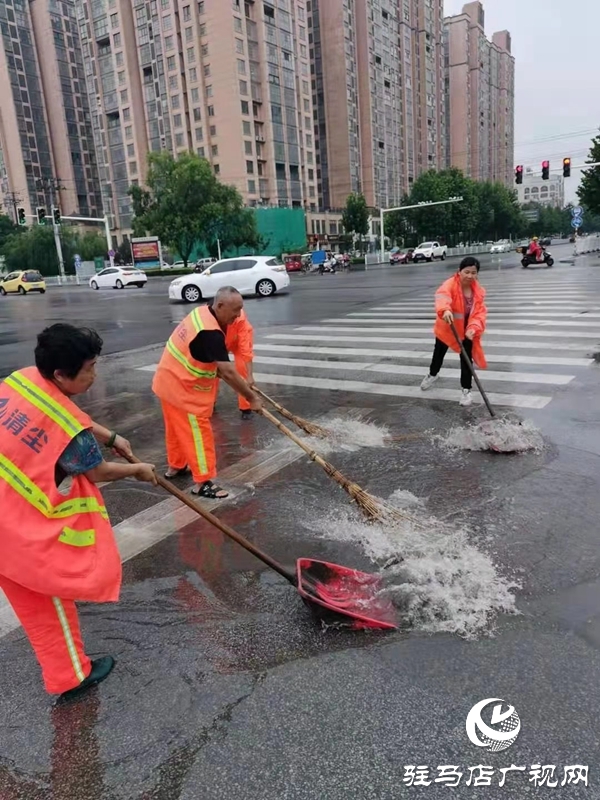 駐馬店市中心城區(qū)相關(guān)部門迅速行動排澇除險(xiǎn)