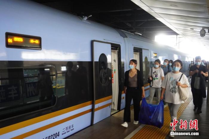 國(guó)慶火車票明起開搶 多地強(qiáng)調(diào)假期不許大規(guī)模聚集