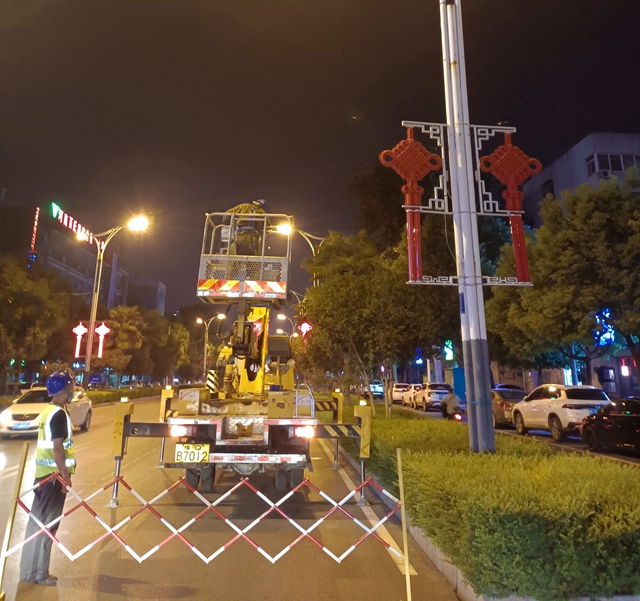 駐馬店市城管局開展中心城區(qū)市政基礎設施專項整治行動