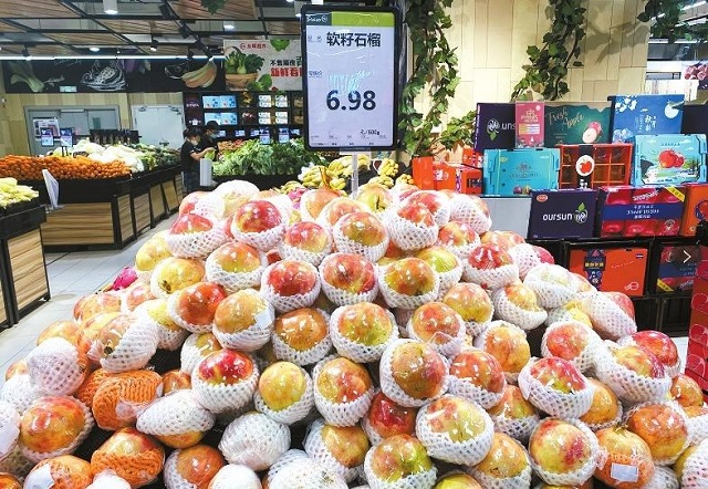 目前鄭州市場(chǎng)多為外地石榴批發(fā)價(jià)較往年低了近一半