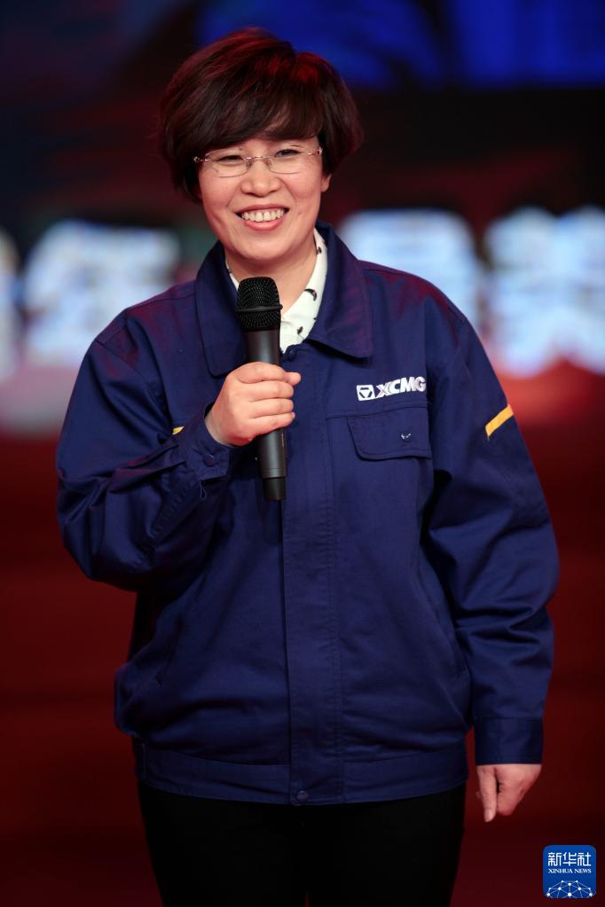 奮斗百年路 啟航新征程·中國共產(chǎn)黨人的精神譜系｜愛崗敬業(yè)、爭創(chuàng)一流——勞模精神述評
