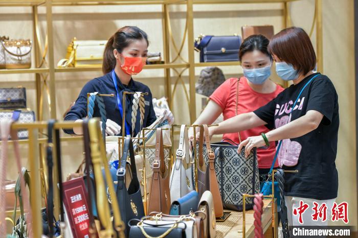 “雙11”，為何近30萬(wàn)年輕人對(duì)“買買買”說不？