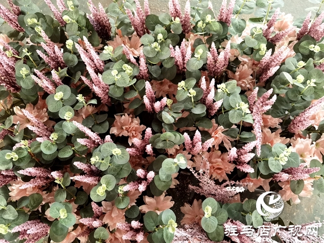 河南駐馬店:仿真花成農(nóng)民致富花