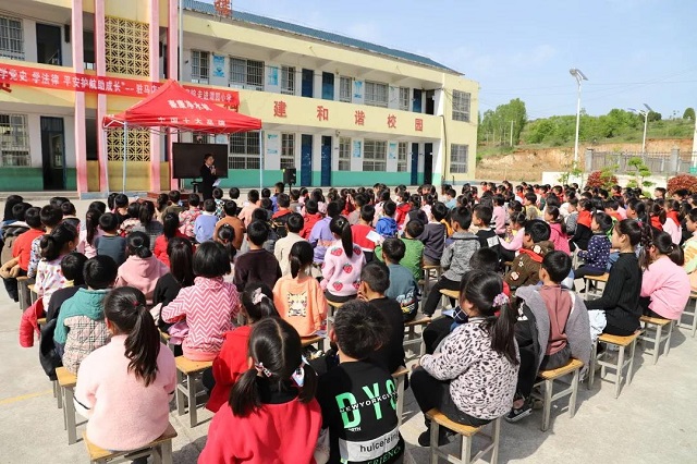 “學黨史 學法律 平安護航助成長”  --駐馬店市人民檢察院第四檢察部走進  泌陽縣高邑鎮(zhèn)譚園小學