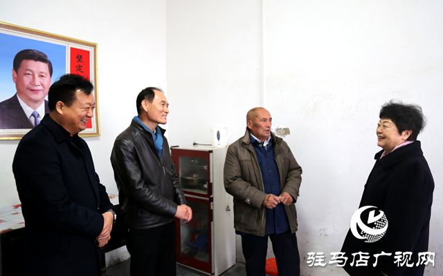 山東大學(xué)校長(zhǎng)樊麗明一行到確山縣三里河開展幫扶活動(dòng)