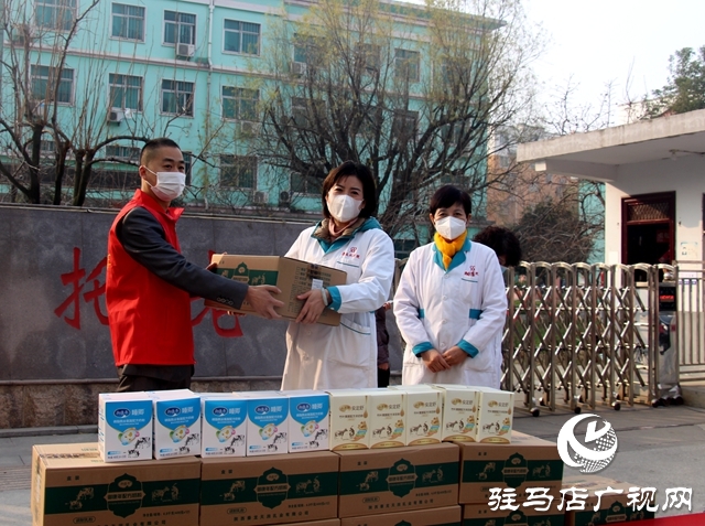 暖心！愛心企業(yè)為駐馬店市康樂托老院捐贈(zèng)3萬元奶粉
