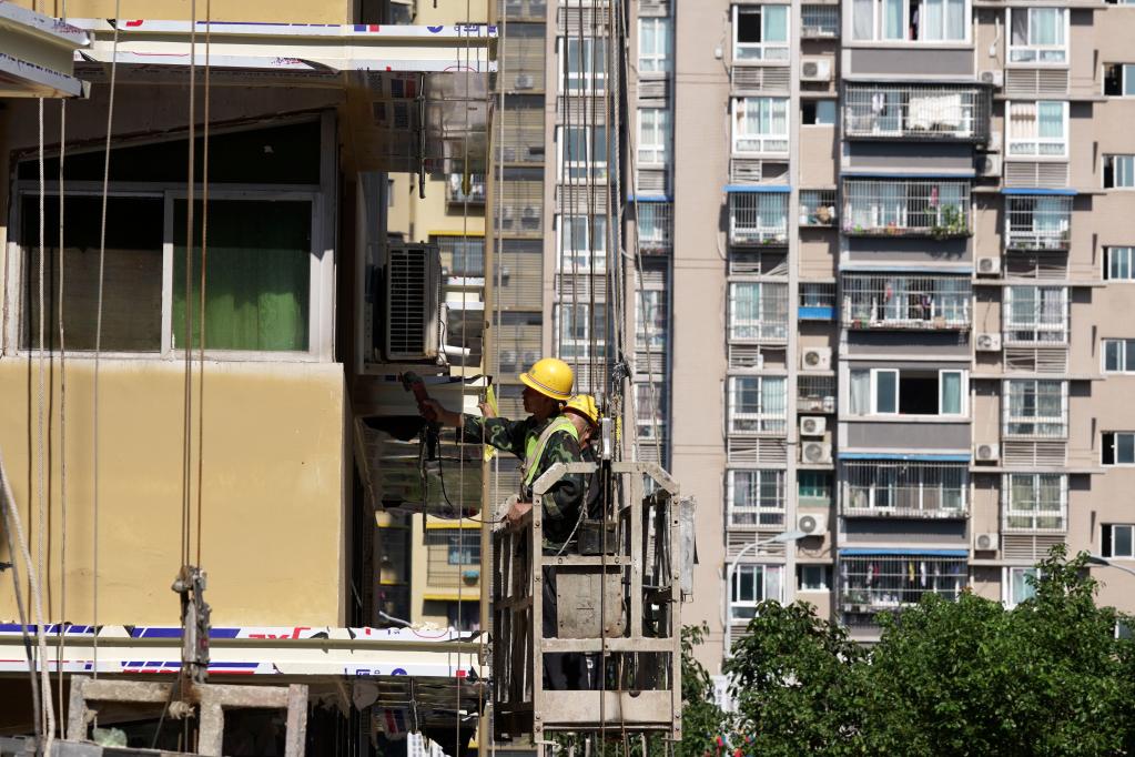 房屋外墻脫落傷人傷物頻發(fā)，該由誰負責(zé)？誰維修？