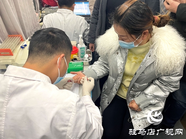 經(jīng)濟(jì)開發(fā)區(qū)組織區(qū)直單位干部職工開展無(wú)償獻(xiàn)血活動(dòng)