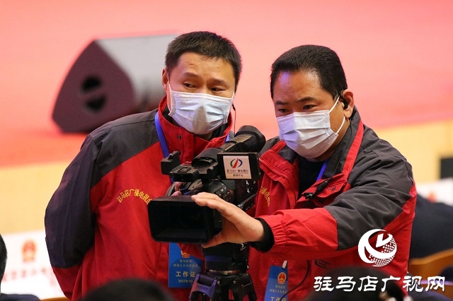 “兩會”花絮｜會場內(nèi)外 新聞記者采訪忙