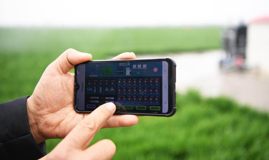 看，這片“超級(jí)農(nóng)田”