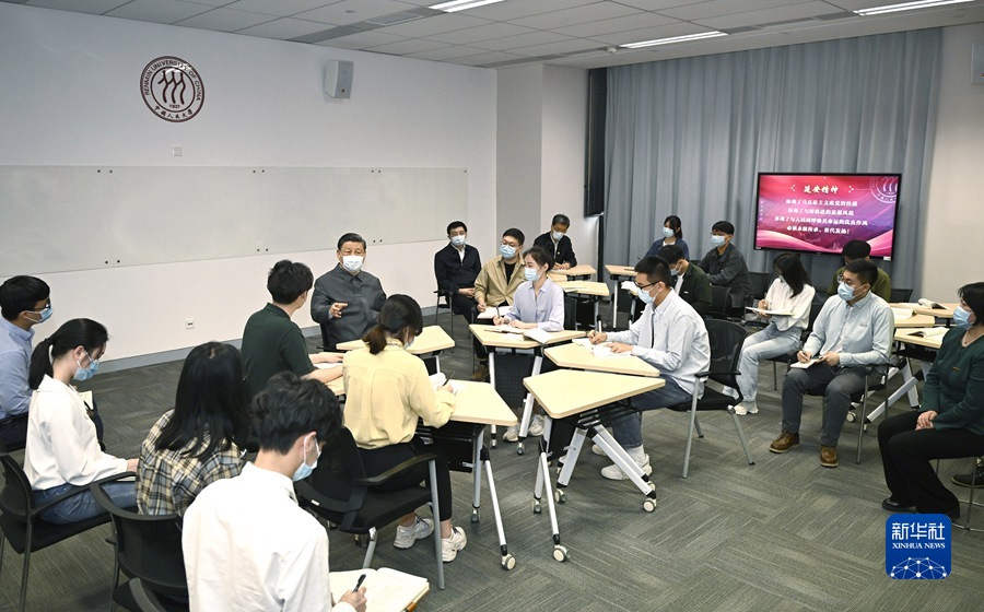 習(xí)近平在中國(guó)人民大學(xué)考察時(shí)強(qiáng)調(diào) 堅(jiān)持黨的領(lǐng)導(dǎo)傳承紅色基因扎根中國(guó)大地 走出一條建設(shè)中國(guó)特色世界一流大學(xué)新路