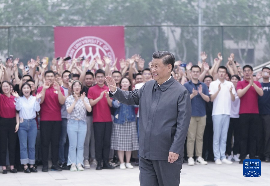習(xí)近平在中國(guó)人民大學(xué)考察時(shí)強(qiáng)調(diào) 堅(jiān)持黨的領(lǐng)導(dǎo)傳承紅色基因扎根中國(guó)大地 走出一條建設(shè)中國(guó)特色世界一流大學(xué)新路
