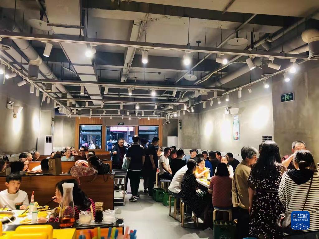 制止餐飲浪費·倡導(dǎo)勤儉節(jié)約丨“紅與綠”——火鍋新“食”尚