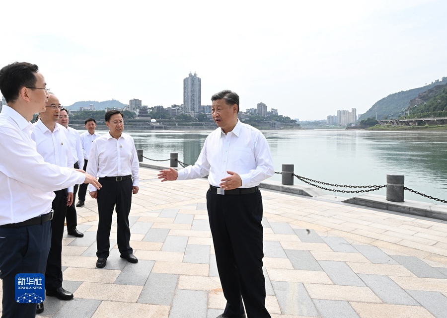 習(xí)近平在四川考察時強調(diào) 深入貫徹新發(fā)展理念主動融入新發(fā)展格局 在新的征程上奮力譜寫四川發(fā)展新篇章