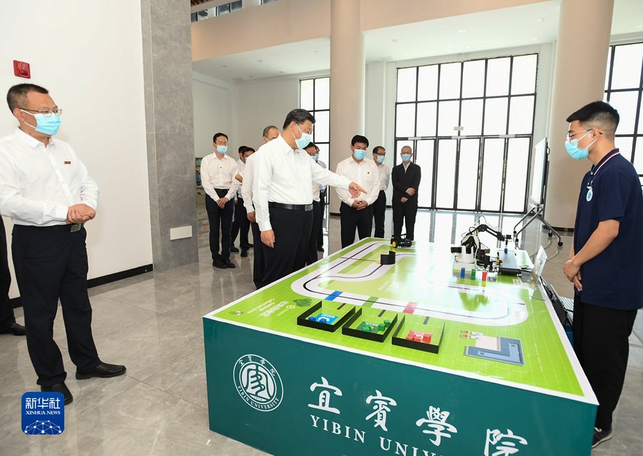 習(xí)近平在四川考察時強調(diào) 深入貫徹新發(fā)展理念主動融入新發(fā)展格局 在新的征程上奮力譜寫四川發(fā)展新篇章
