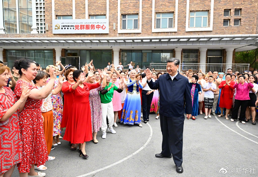 習(xí)近平在新疆烏魯木齊市考察調(diào)研