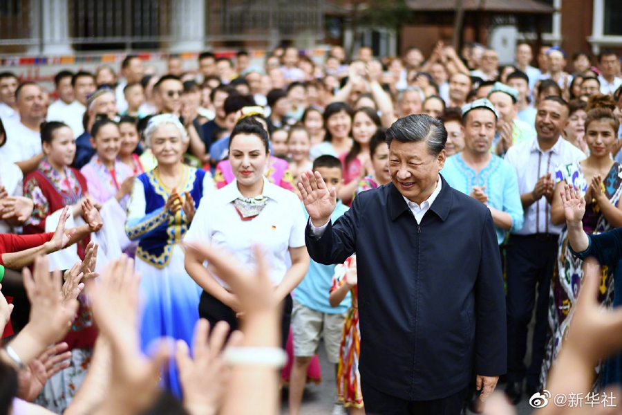 習(xí)近平在新疆烏魯木齊市考察調(diào)研