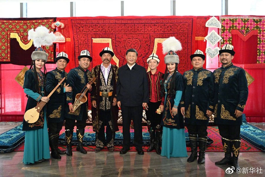 習(xí)近平在新疆烏魯木齊市考察調(diào)研