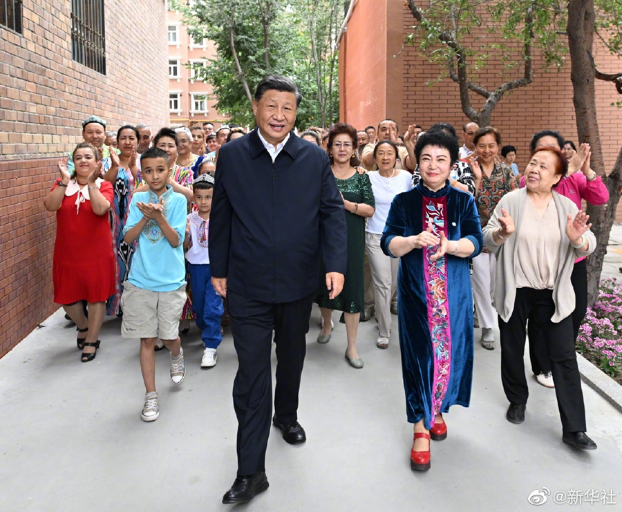 習(xí)近平在新疆烏魯木齊市考察調(diào)研