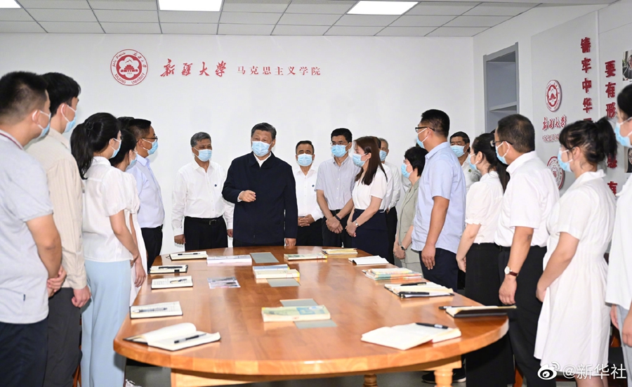 習(xí)近平在新疆烏魯木齊市考察調(diào)研