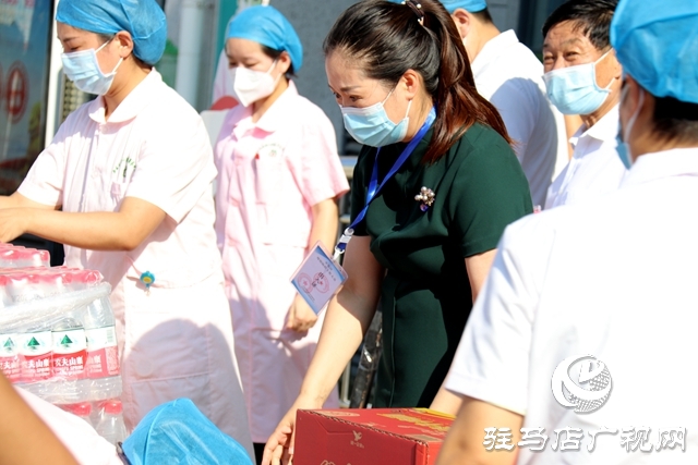 經(jīng)濟(jì)開(kāi)發(fā)區(qū)慈善總會(huì)攜多家愛(ài)心企業(yè)向抗疫一線(xiàn)單位捐贈(zèng)物資