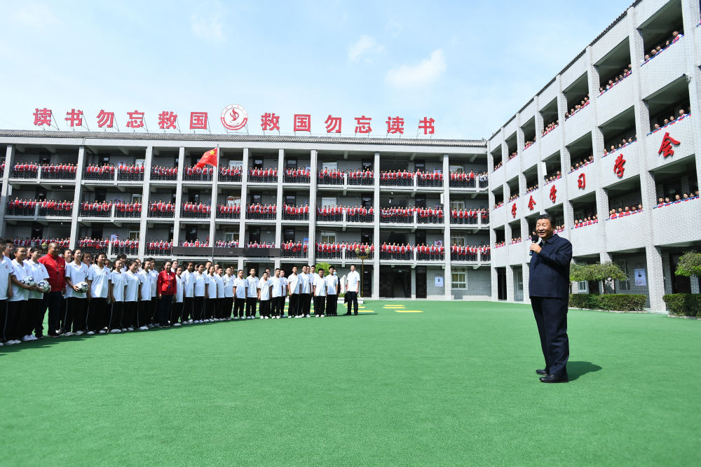 總書記掛念的“關(guān)鍵小事”｜讓孩子們跑起來
