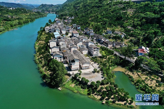 重慶黔江：濕地農(nóng)家美如畫(huà)