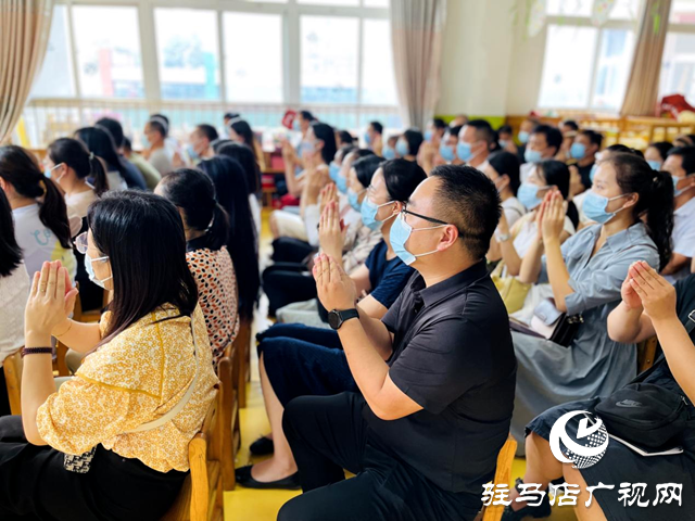 駐馬店市實(shí)驗(yàn)幼兒園召開新生家長會(huì)