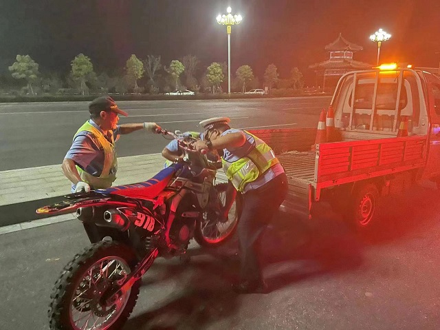 百日行動 | 駐馬店交警嚴查“飆車炸街黨” ！