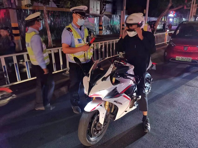 百日行動 | 駐馬店交警嚴查“飆車炸街黨” ！